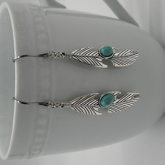 1836- Handmade Boho Feather Earrings NWT - Picture 1 of 6